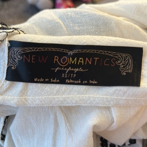 Free People New Romantics Top Size XS Beige Black Embroidery Raw Frayed Bohemian - Picture 4 of 4